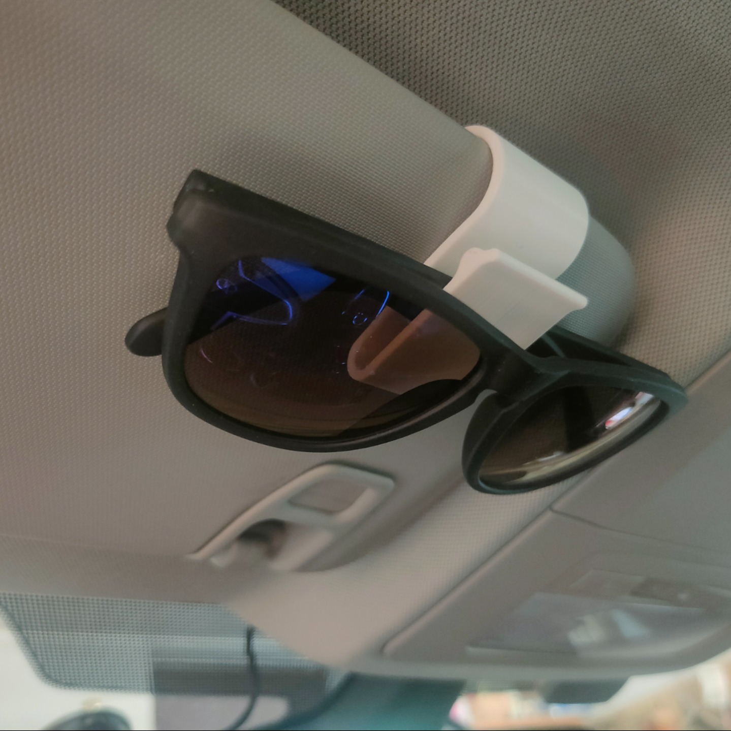 3D nyomtatott Szemüvegtartó napellenzőre